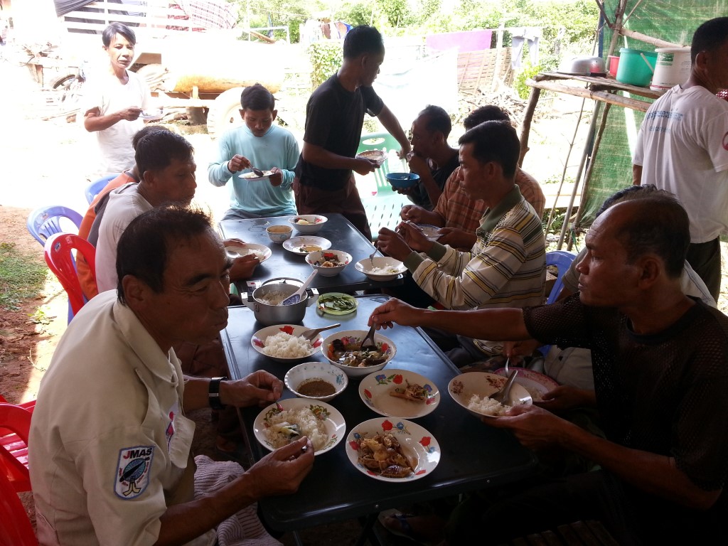 CBPD 週末に自宅に帰らずベースキャンプで過ごす仲間たちとの昼食会