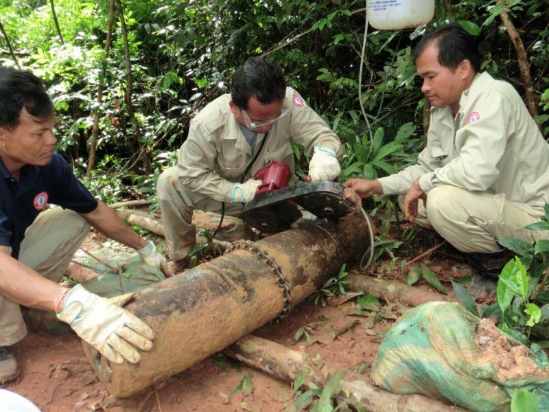 電動のこぎりでの２５０Ｌｂ爆弾カット